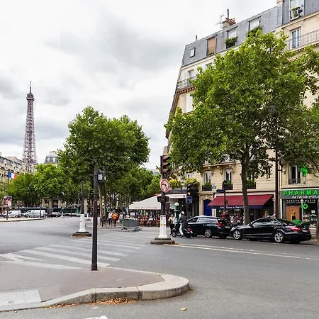 Lägenhet Tourville Paris